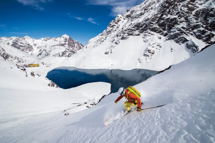Portillo, es el centro de esquí más antiguo donde puedes  disfrutar de nieve en Chile